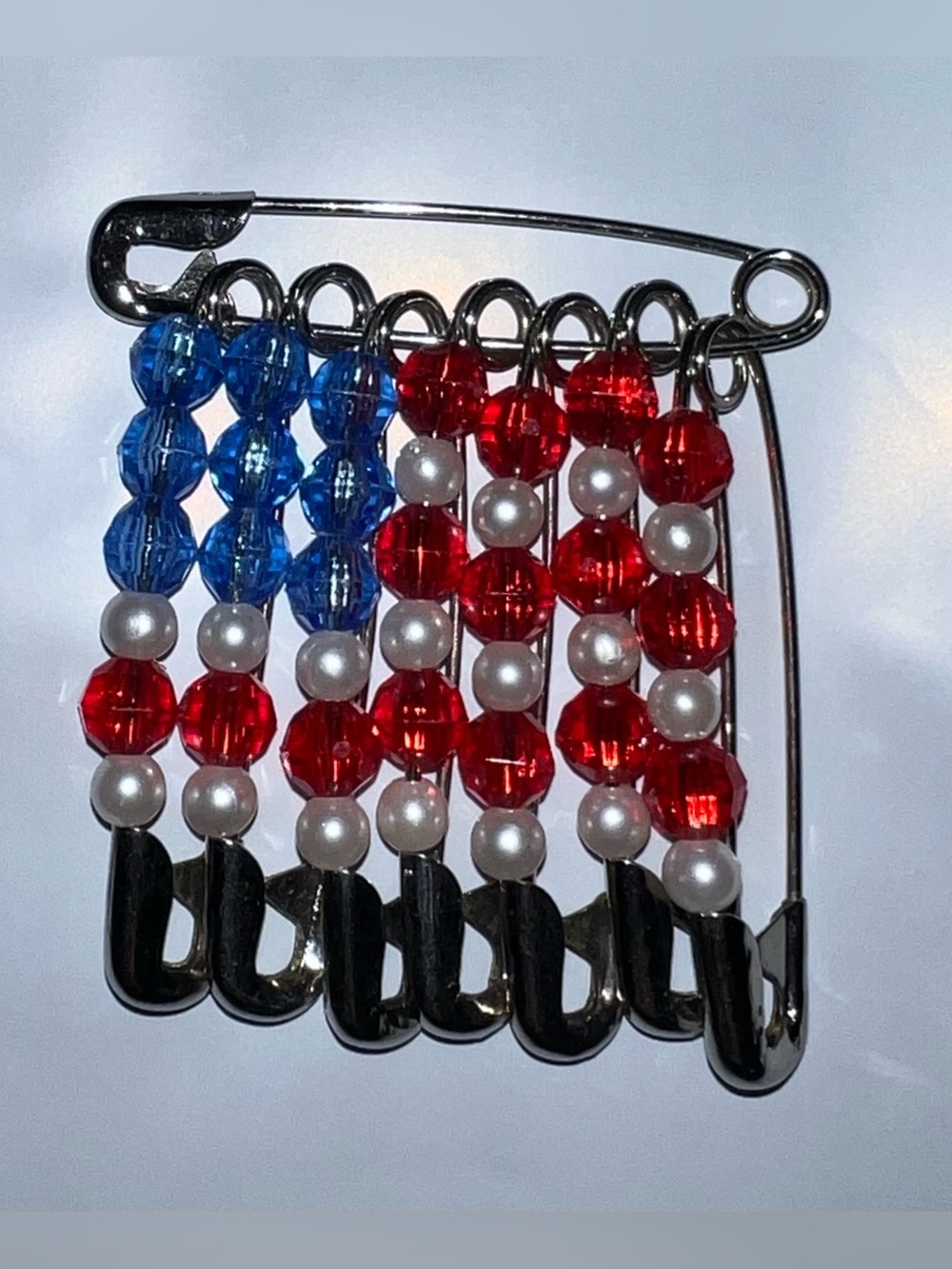 🍄 Vintage Handmade Patriotic Beaded Flag Pin Red White Blue Vintage Brooch